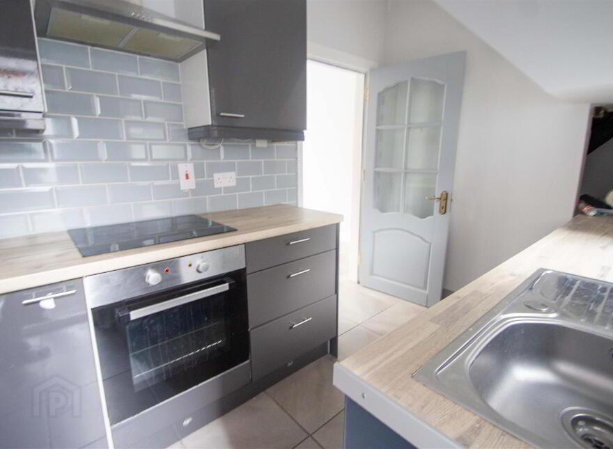 17 John Street, Off Falls Road, Belfast, BT12 4AG