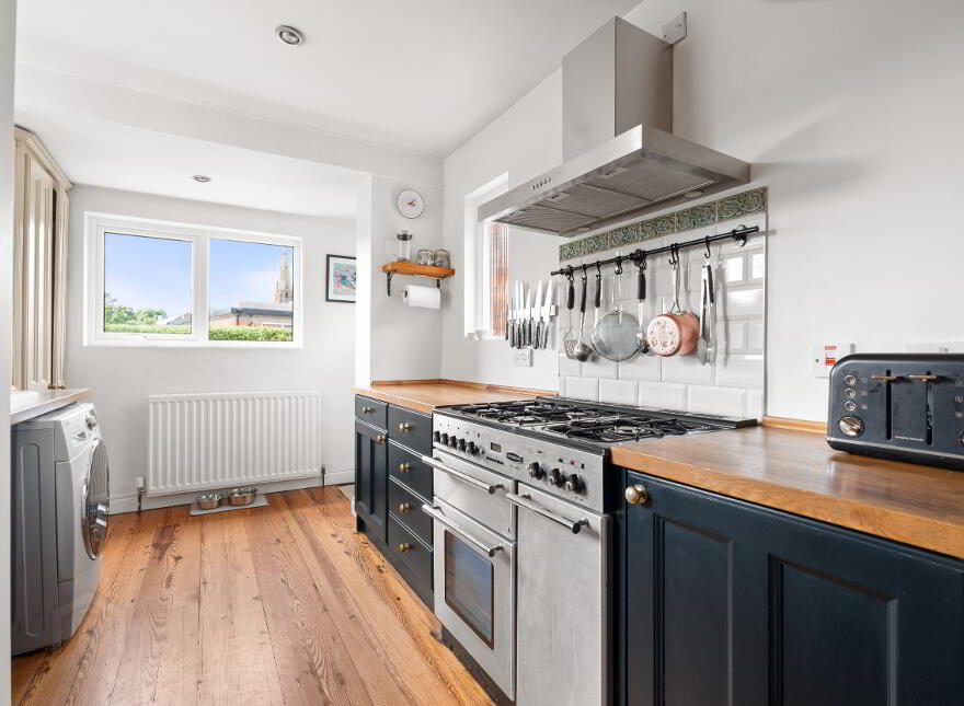 17 Chesterfield Park, Belfast, BT6 0HQ