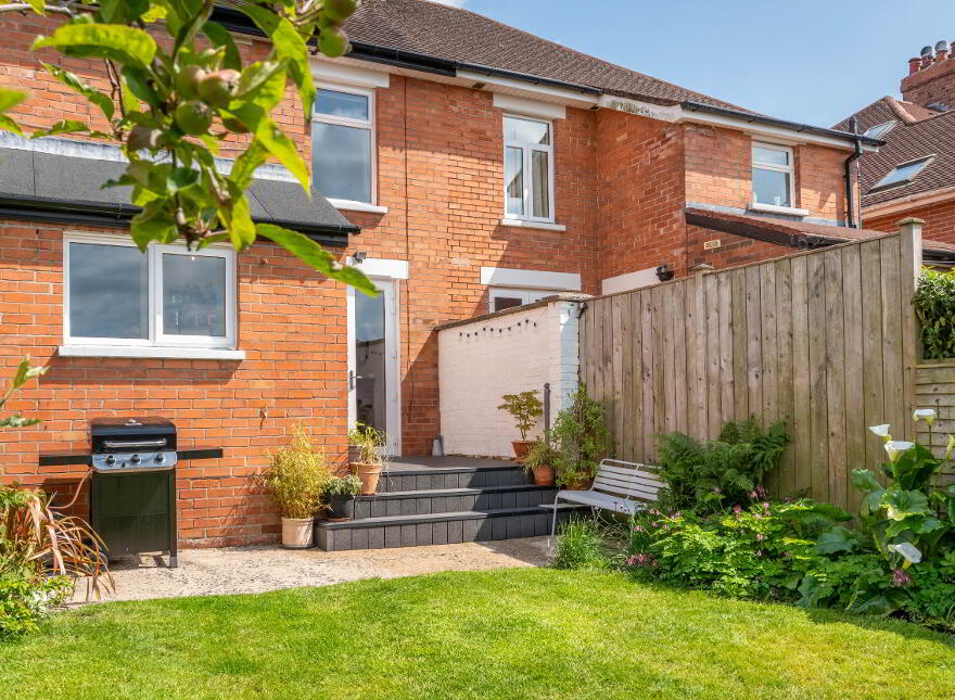 17 Chesterfield Park, Belfast, BT6 0HQ