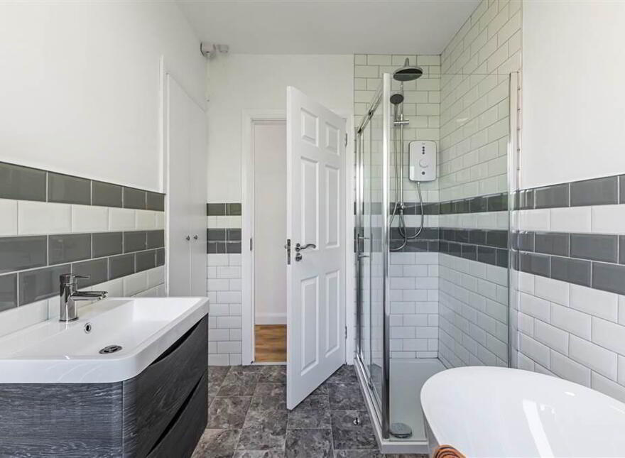 Fully Renovated, 6 Plantation Avenue, Lisburn, BT27 5BL