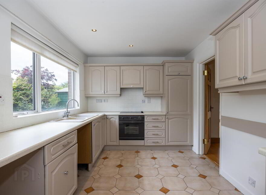 8 Manse Park, Newtownards, BT23 4TN
