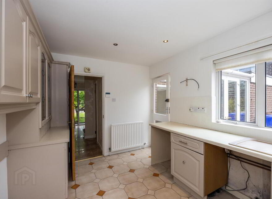 8 Manse Park, Newtownards, BT23 4TN