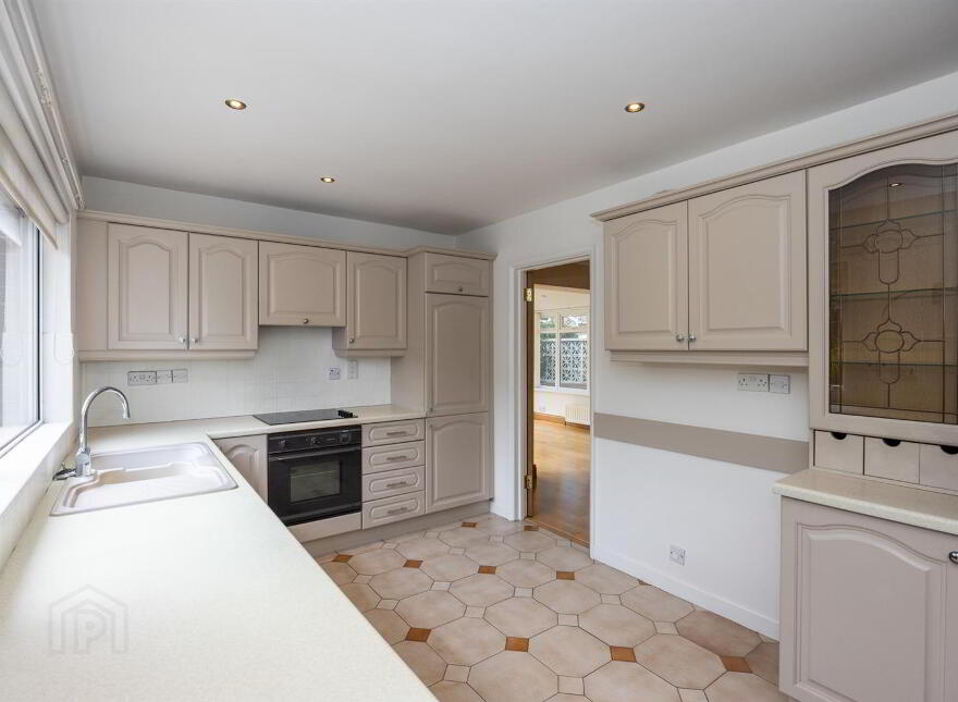 8 Manse Park, Newtownards, BT23 4TN