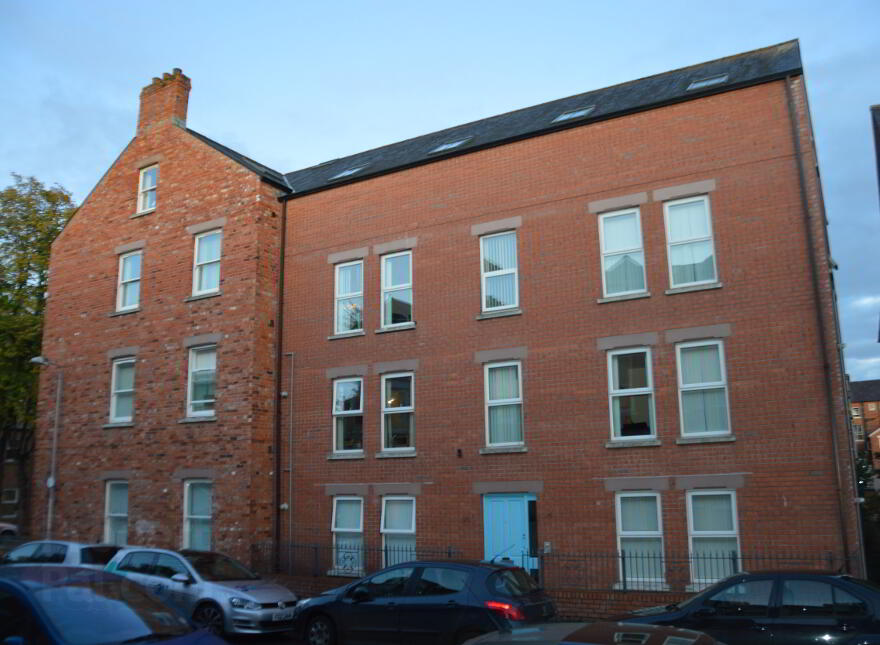 Apt 3-2a Eglantine Gardens, Belfast, BT9 6EZ photo