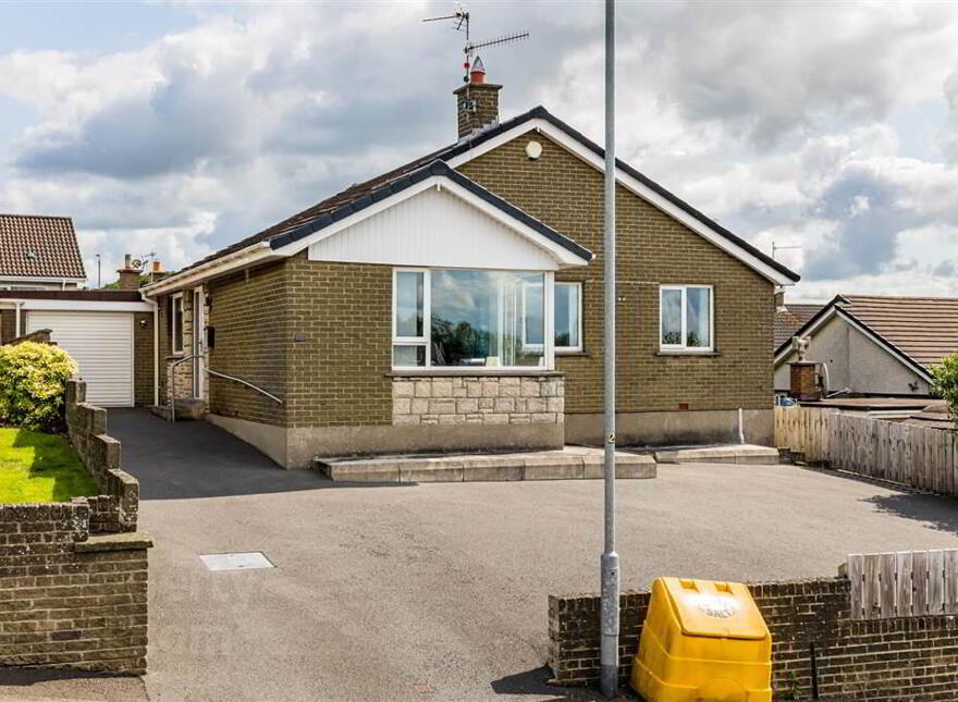 2 Monaville Close, Lisburn, BT28 2DG photo