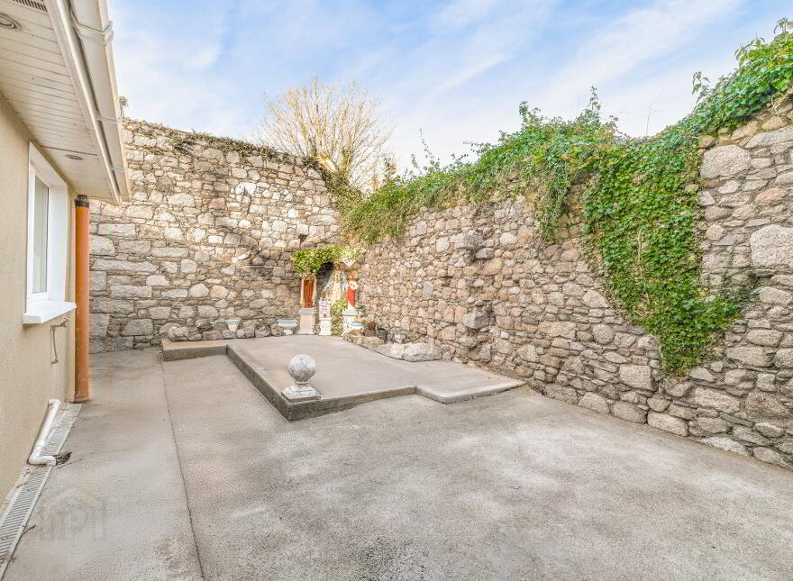 Keenans Lane, Main Street, Castledermot, R14PN24