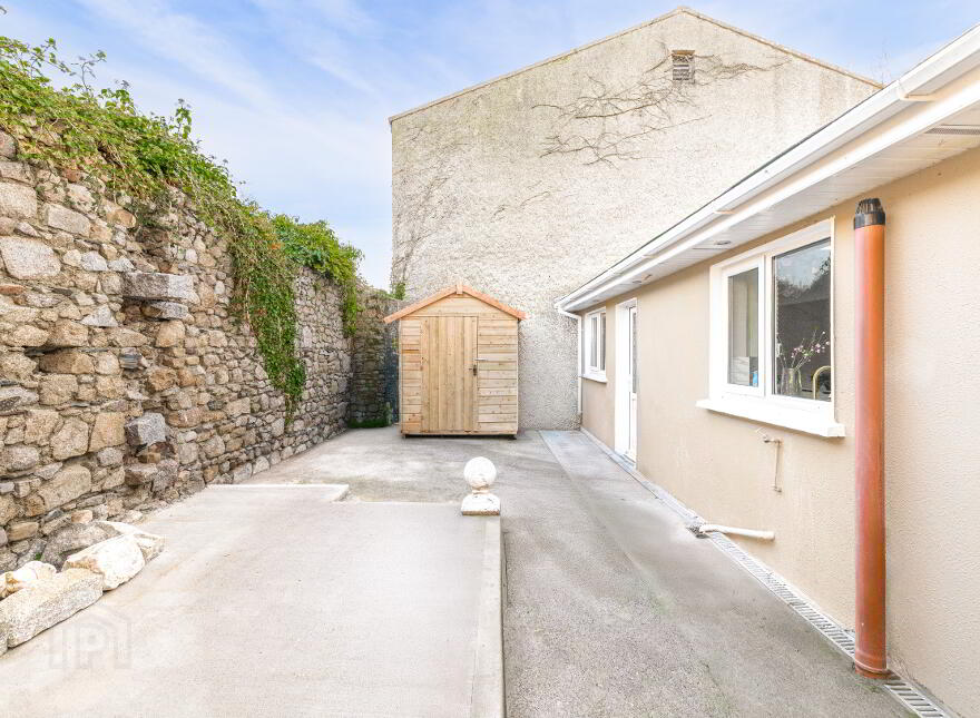 Keenans Lane, Main Street, Castledermot, R14PN24