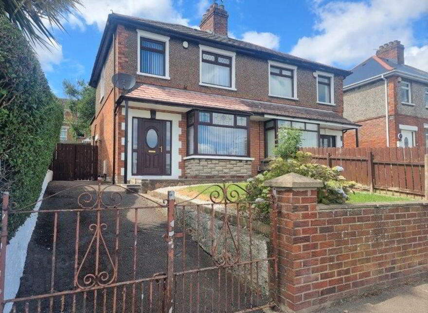 330 Ballysillan Road, North Belfast, BT14 6RB photo