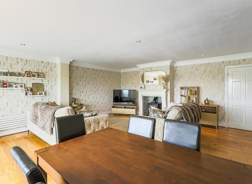 11 Glennor Crescent, Carryduff, BT8 8HW