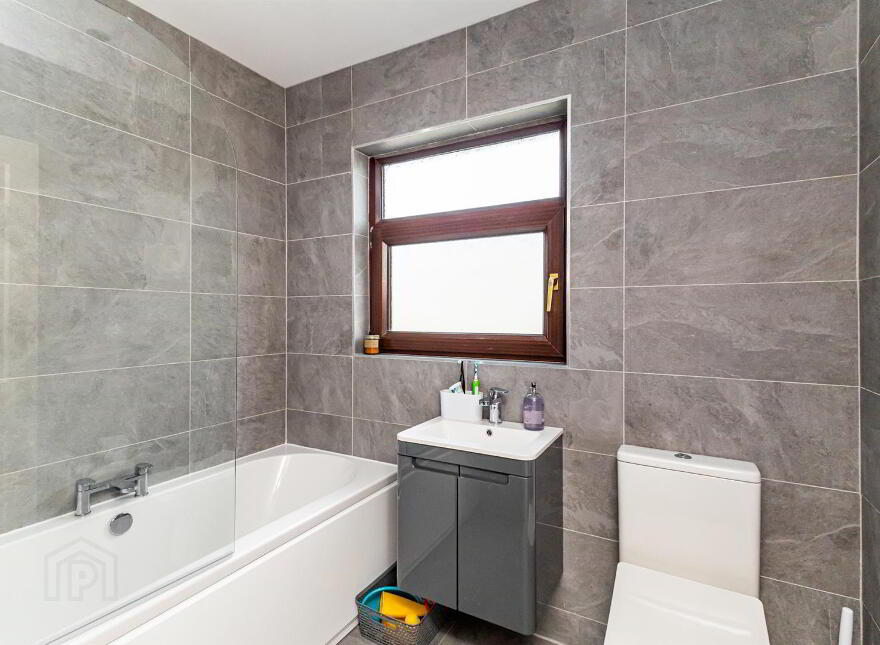 11 Glennor Crescent, Carryduff, BT8 8HW