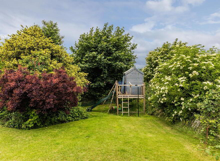 11 Glennor Crescent, Carryduff, BT8 8HW