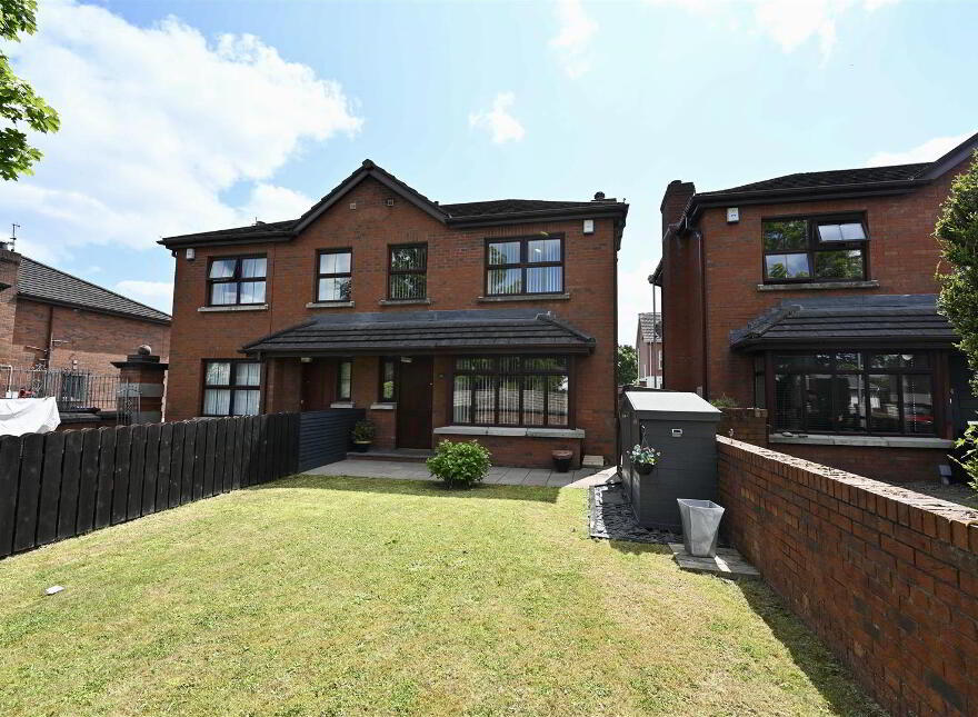 Apt 18c, Hillsborough Road, Carryduff, Belfast, BT8 8HR photo