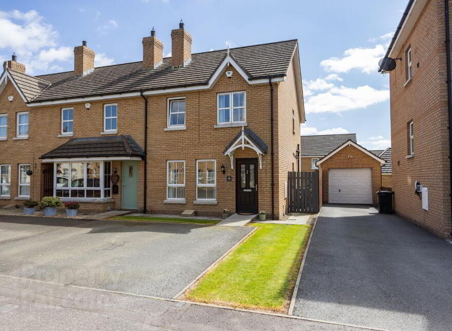 4 Mornington Place, Lisburn, BT28 2WR photo