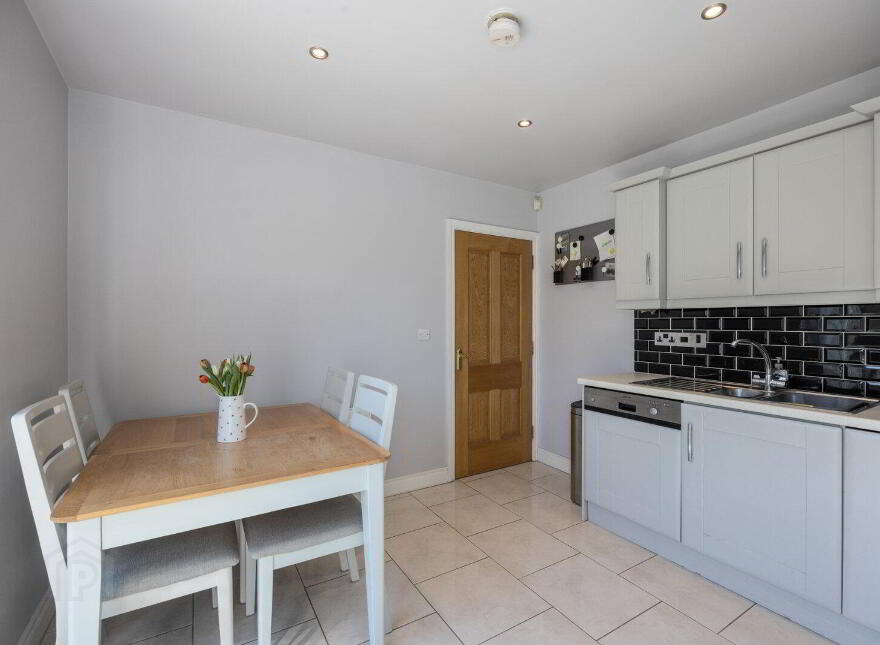 4 Mornington Place, Lisburn, BT28 2WR
