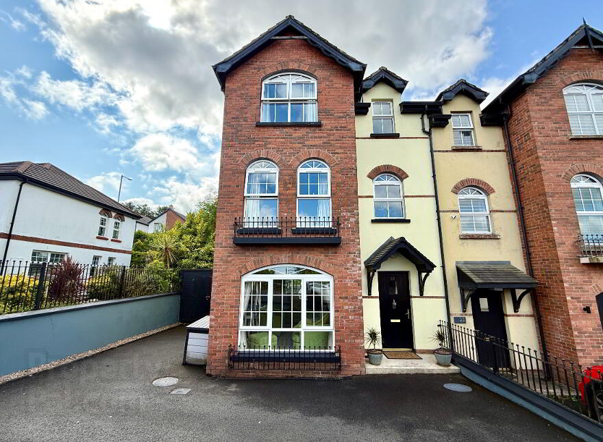 22 Foxhill, Derry, BT47 2TN photo