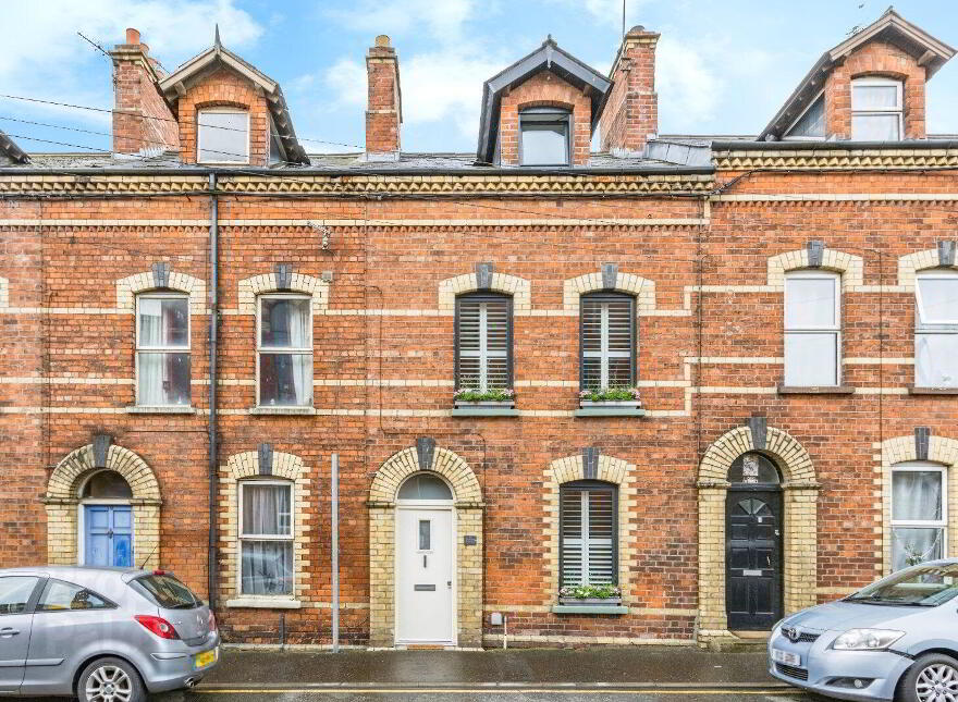 8 Victoria Crescent, Lisburn, BT27 4TF photo