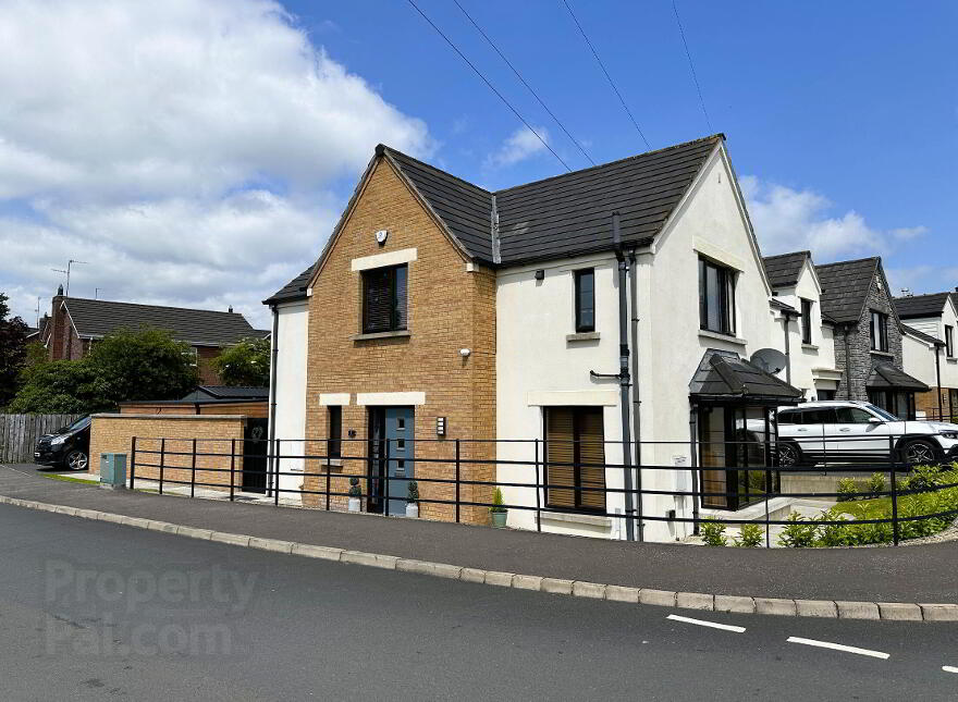 1 Bishops Green, Banbridge, BT32 4FB photo