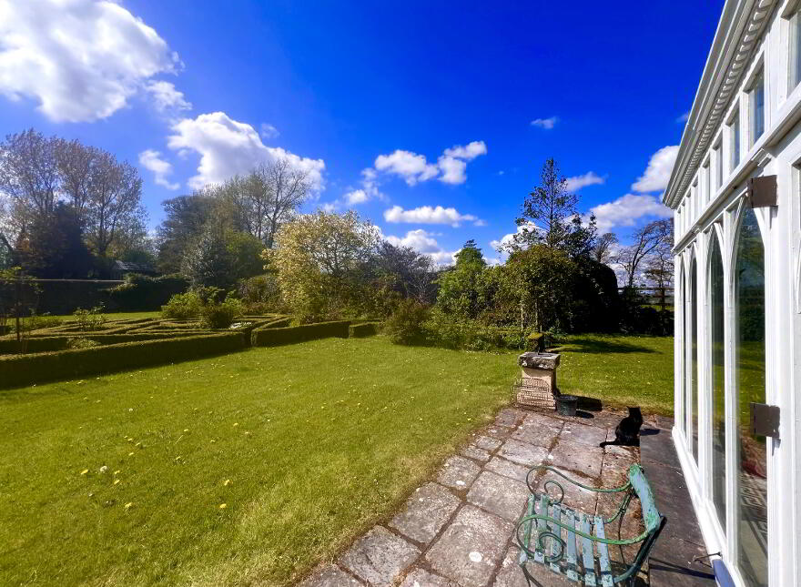 CASTLECAULFIELD HOUSE, 4 Drumreany Road, Castlecaulfield, Dungannon, BT70 3NY