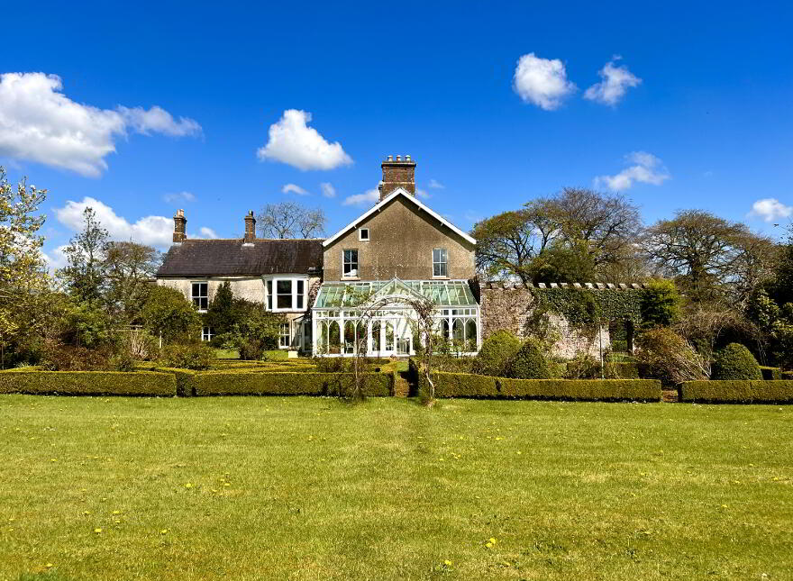 CASTLECAULFIELD HOUSE, 4 Drumreany Road, Castlecaulfield, Dungannon, BT70 3NY