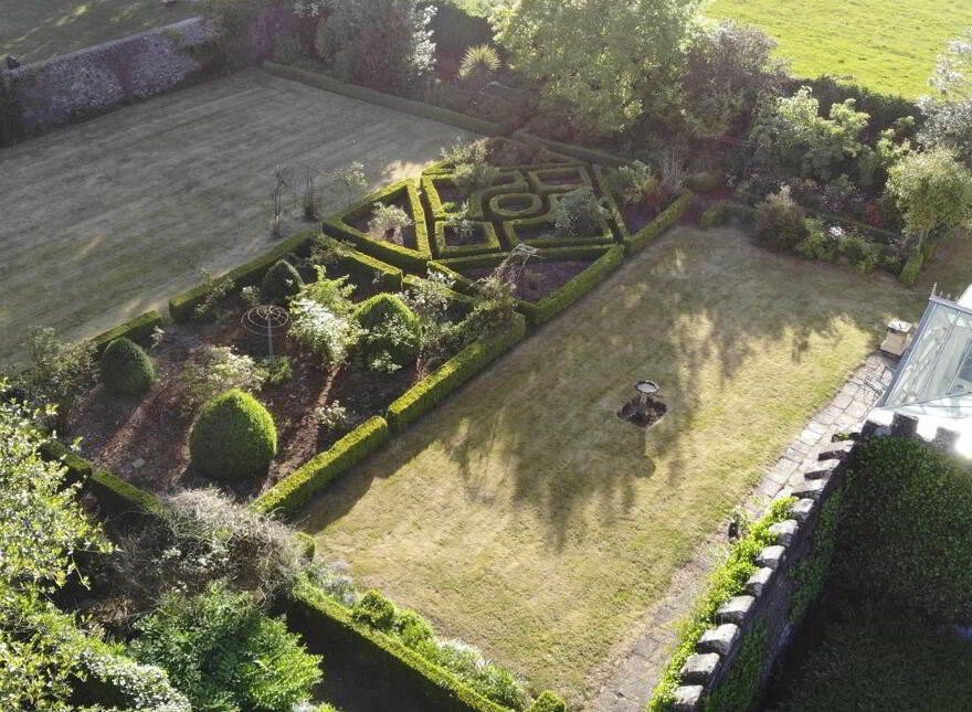 CASTLECAULFIELD HOUSE, 4 Drumreany Road, Castlecaulfield, Dungannon, BT70 3NY