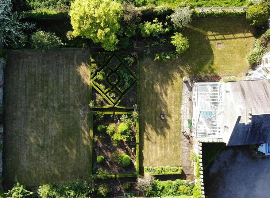 CASTLECAULFIELD HOUSE, 4 Drumreany Road, Castlecaulfield, Dungannon, BT70 3NY