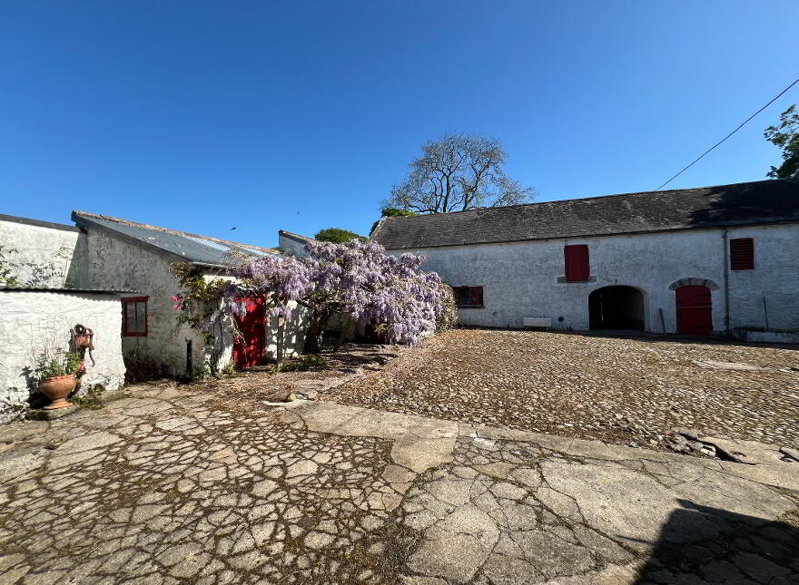 CASTLECAULFIELD HOUSE, 4 Drumreany Road, Castlecaulfield, Dungannon, BT70 3NY