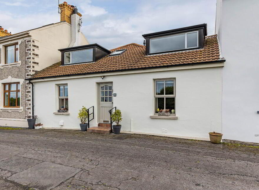 'Thistle Cottage', 25 The Hill, Groomsport, Bangor, BT19 6JS photo