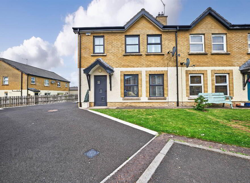 16 Hopefield Grove, Portrush, BT56 8QJ photo
