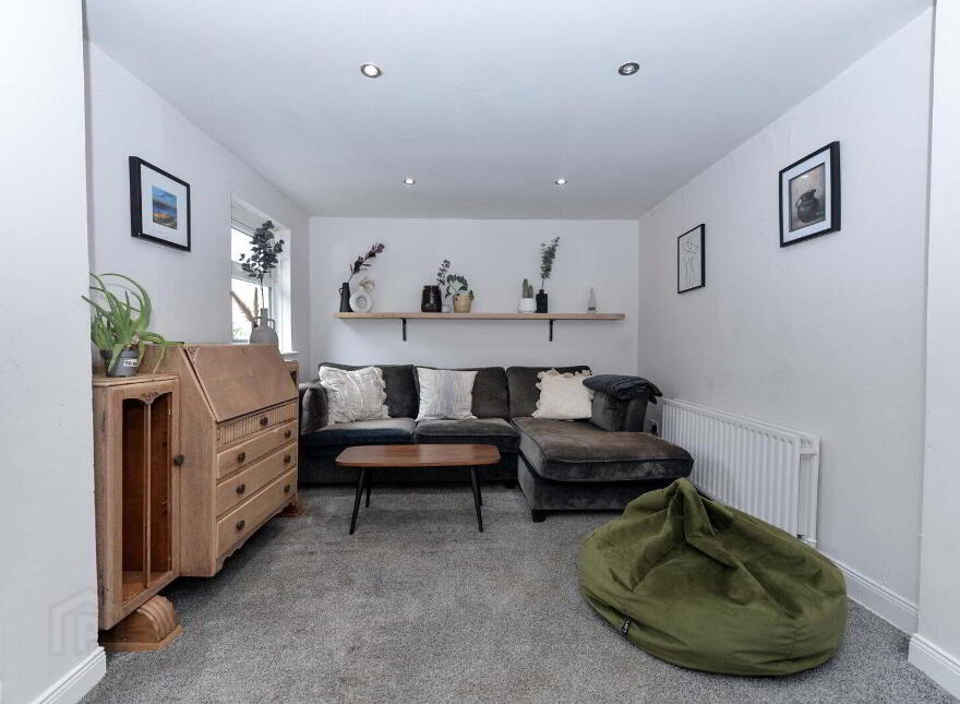 196 Upper Newtownards Road, Belfast, BT4 3ET