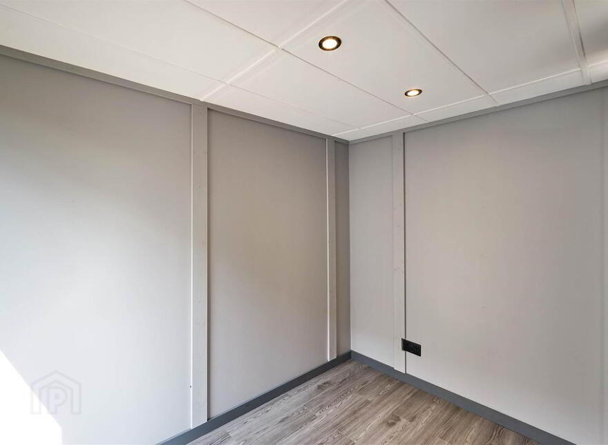 Garage @, 2 Harland Park, Belfast, BT4 1HZ