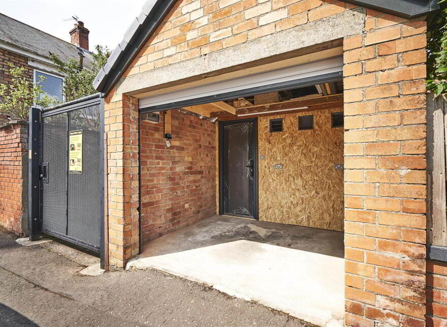 Garage @, 2 Harland Park, Belfast, BT4 1HZ photo