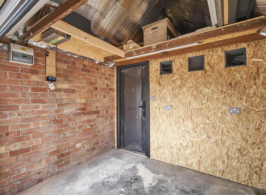 Garage @, 2 Harland Park, Belfast, BT4 1HZ