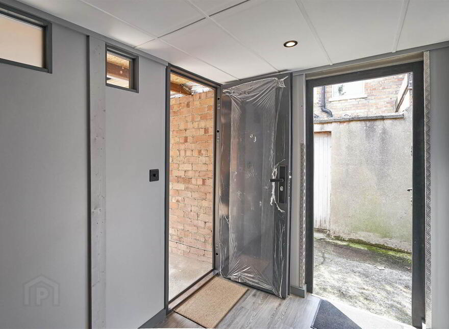 Garage @, 2 Harland Park, Belfast, BT4 1HZ