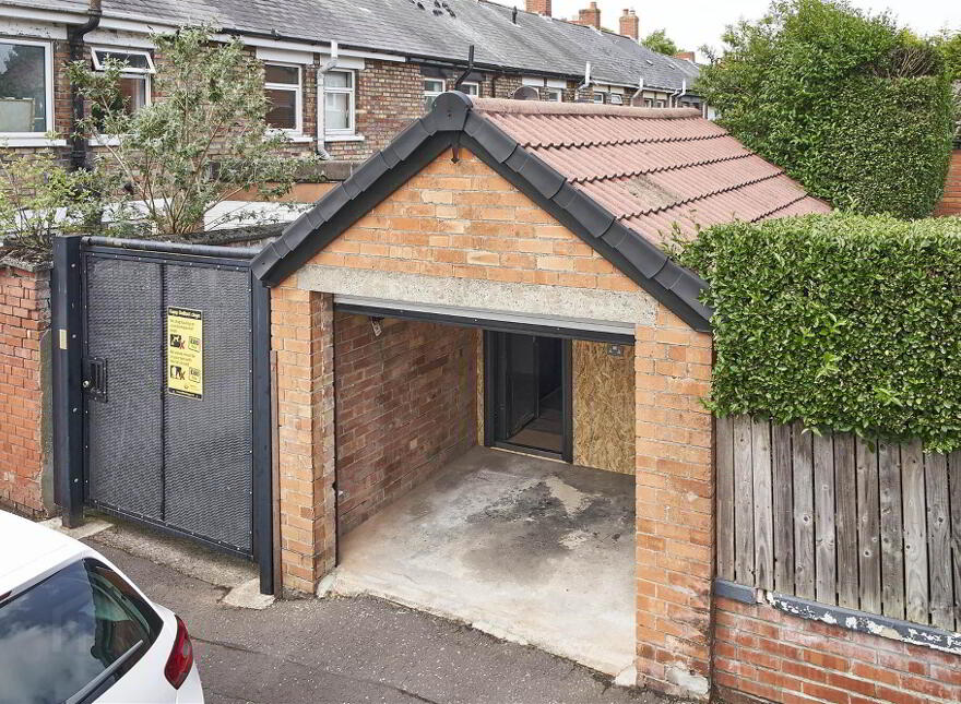 Garage @, 2 Harland Park, Belfast, BT4 1HZ