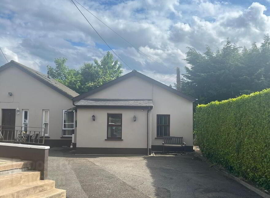 1b Lansdowne Crescent, Larne, BT40 1BW photo