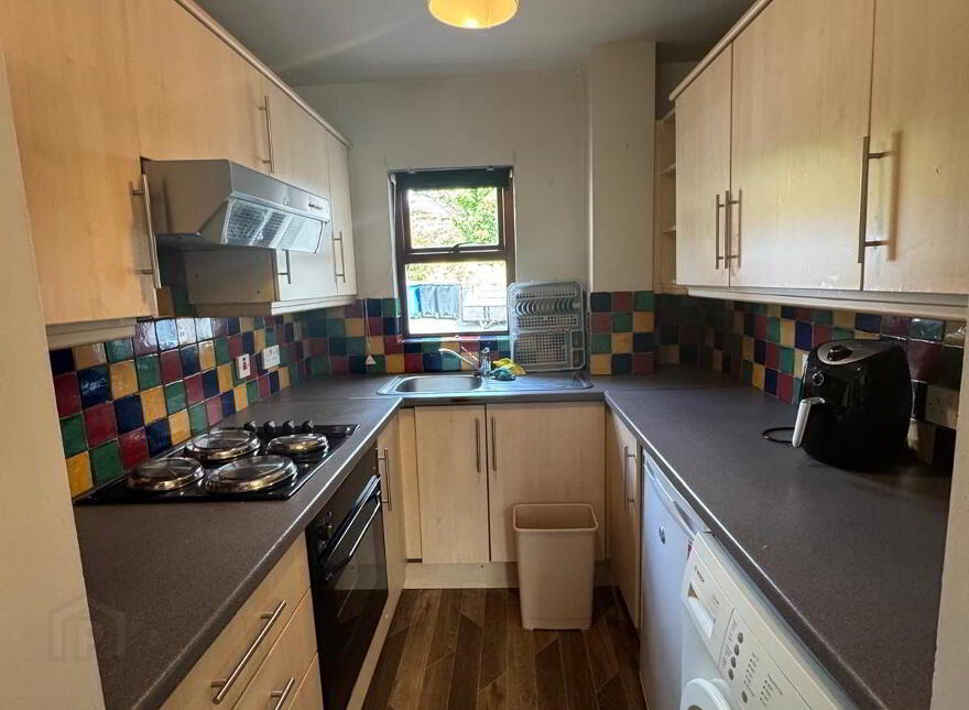 1b Lansdowne Crescent, Larne, BT40 1BW
