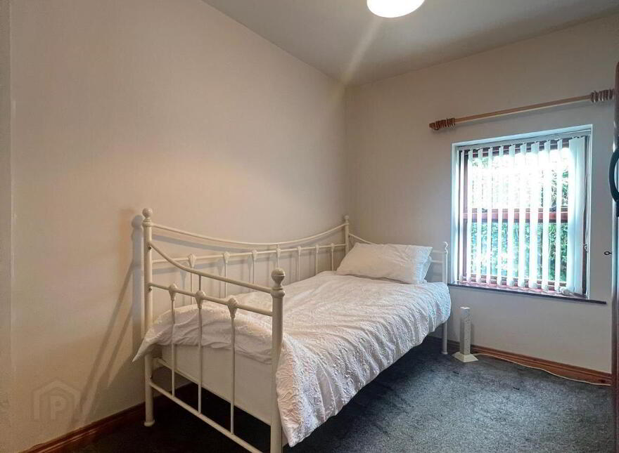 1b Lansdowne Crescent, Larne, BT40 1BW
