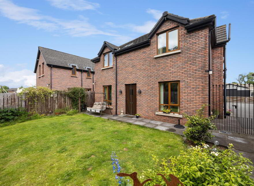 1b Rowallane Close, Saintfield, BT24 7PA