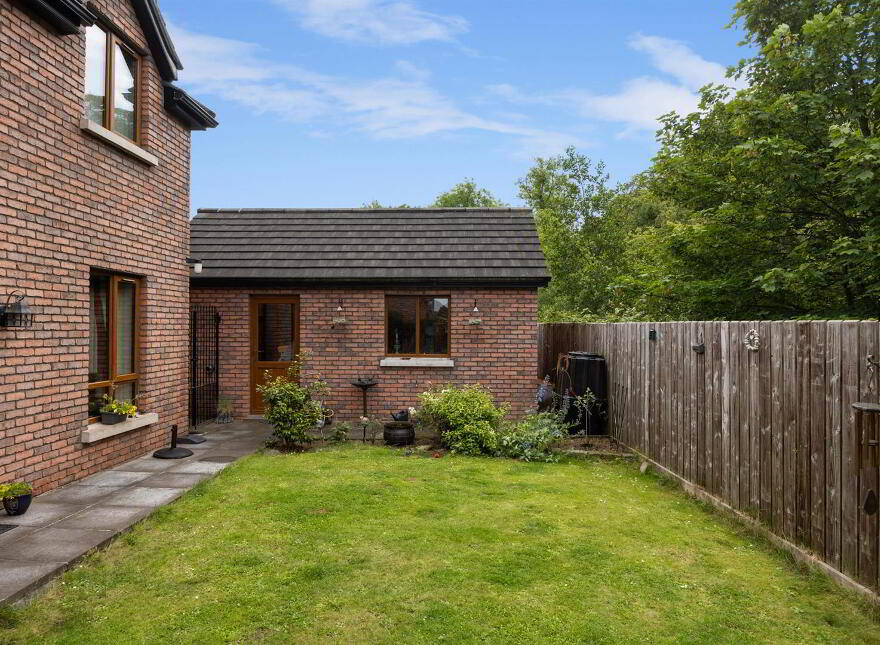 1b Rowallane Close, Saintfield, BT24 7PA
