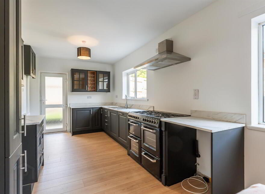 18 Slievemore Avenue, Newtownards, BT23 8JT