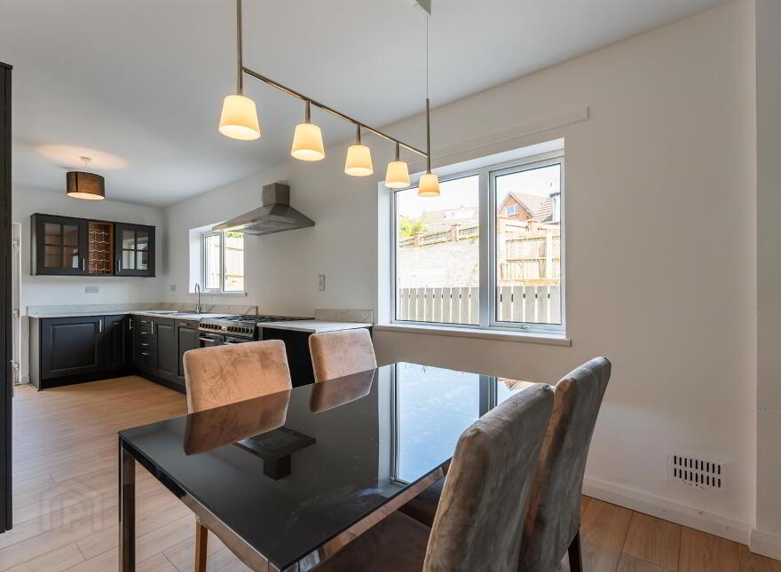 18 Slievemore Avenue, Newtownards, BT23 8JT