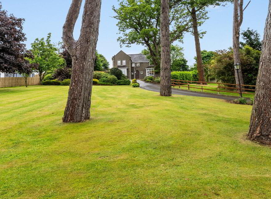3 Oak Hill, Lisburn, BT27 5UE photo