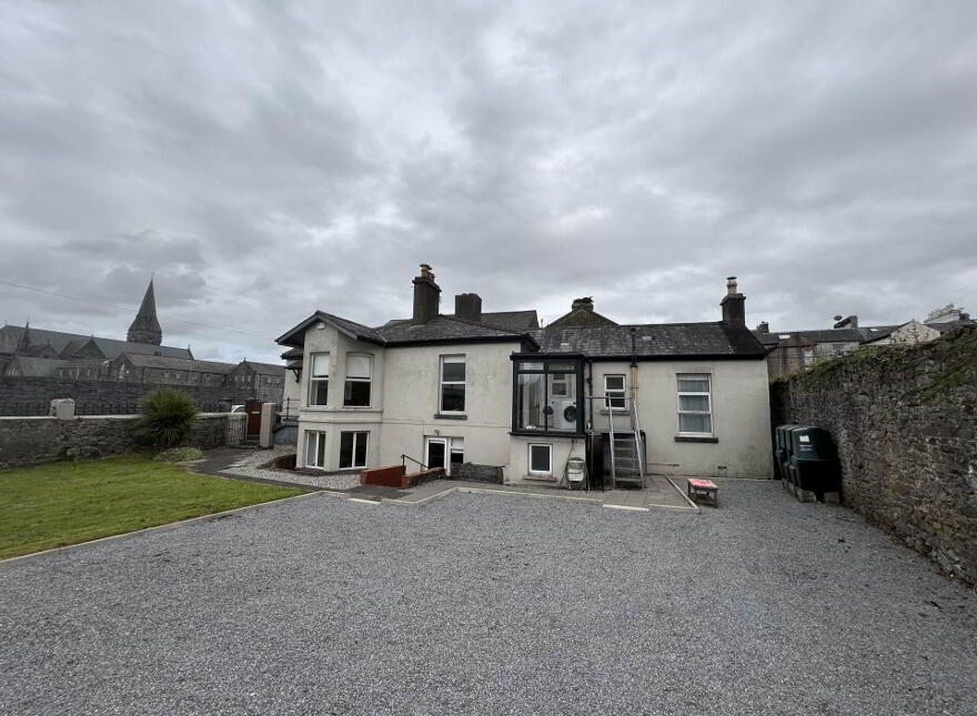 Mentana, Laurel Hill Avenue, South Circular Road