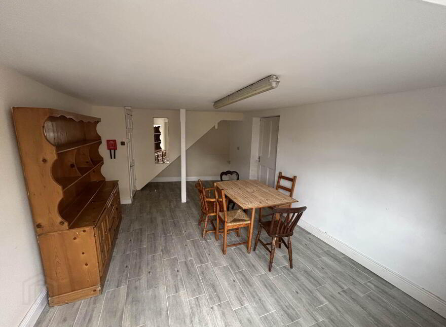 Mentana, Laurel Hill Avenue, South Circular Road