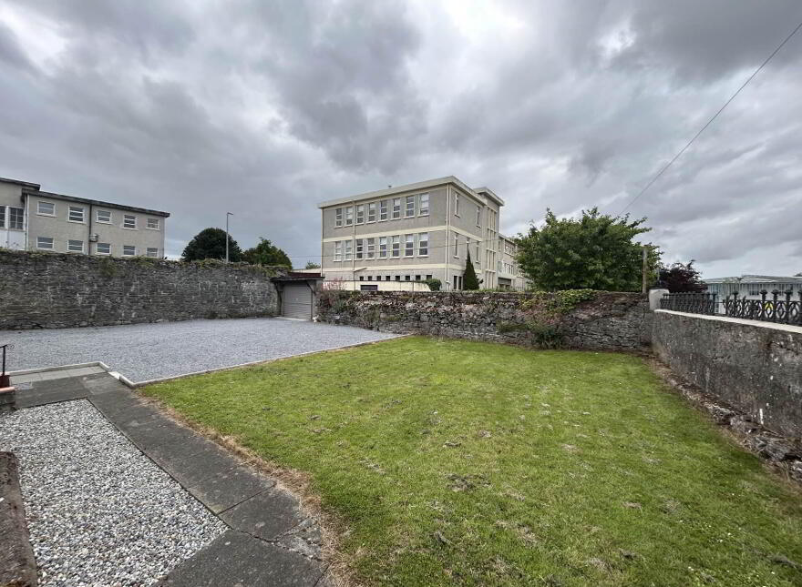 Mentana, Laurel Hill Avenue, South Circular Road