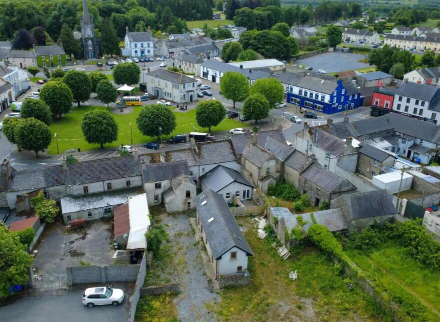 The Square, Castlepollard