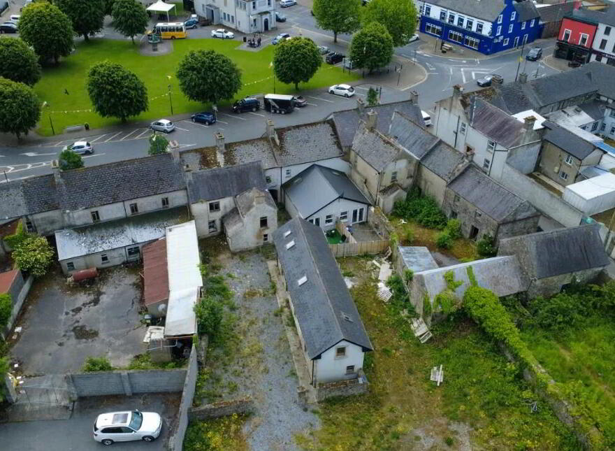 The Square, Castlepollard
