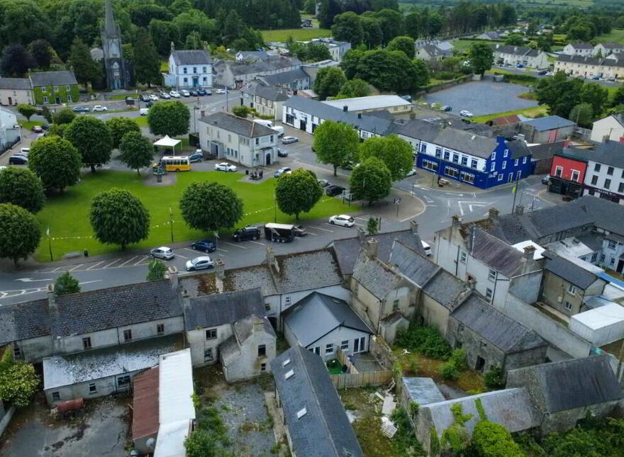 The Square, Castlepollard
