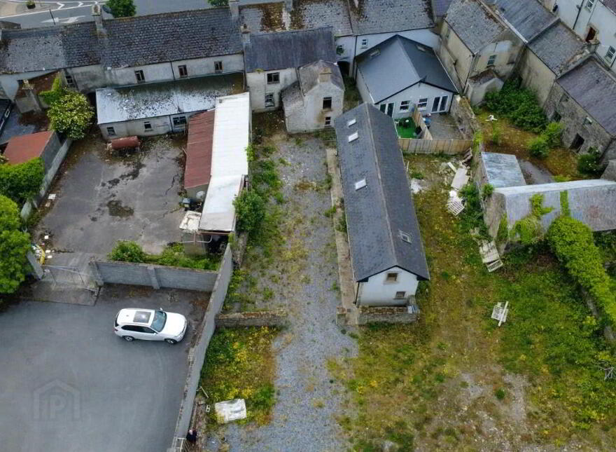 The Square, Castlepollard