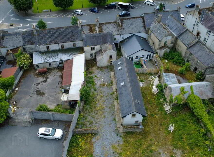 The Square, Castlepollard